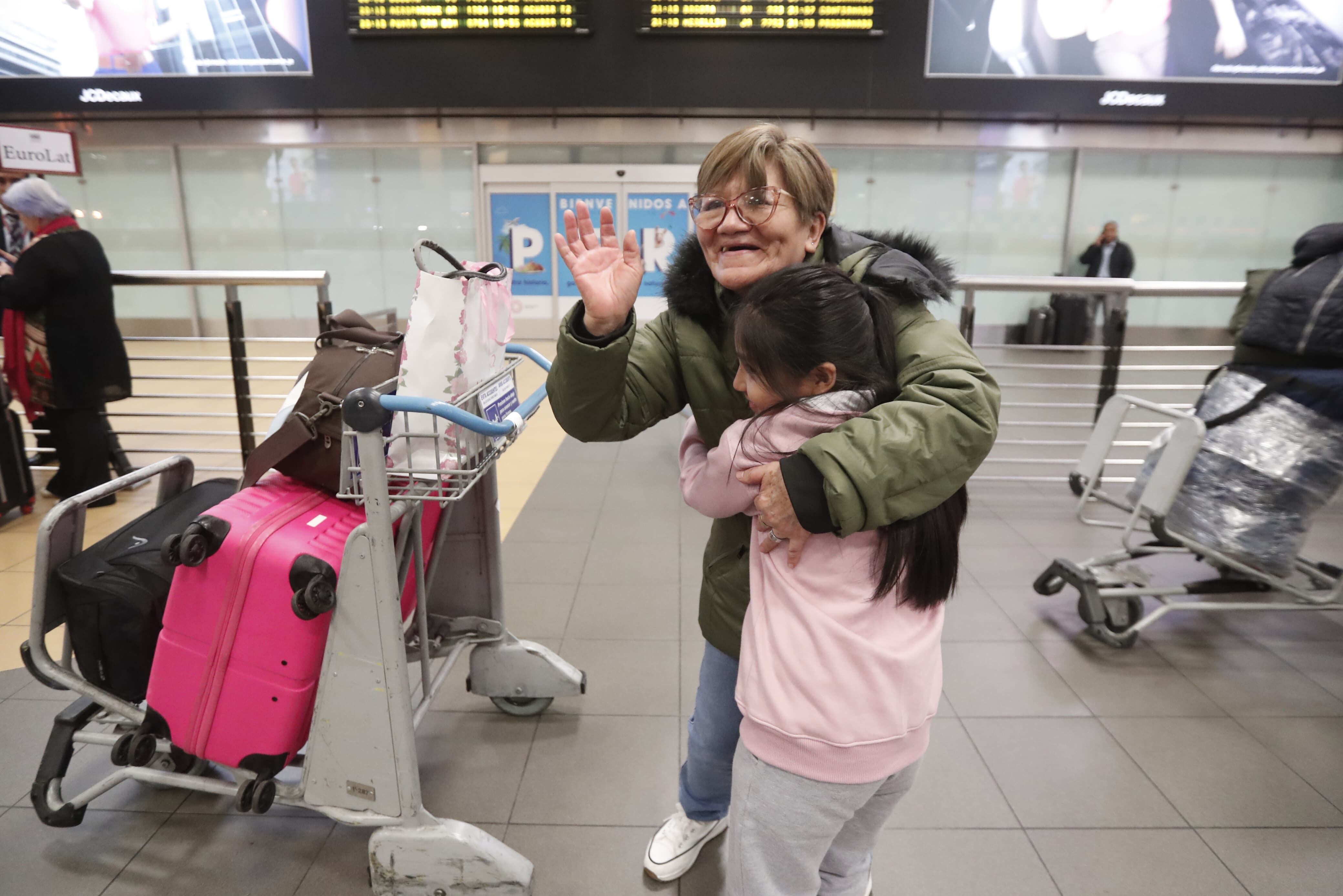 Viajeros se reunían con sus familiares mientras recordaban sus mejores momentos en el antiguo aeropuerto.
Foto: Jesús Saucedo
