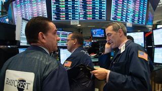 Wall Street cierra con caída leve tras disputas comerciales