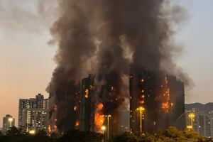 Muertos en incendio de Hong Kong aumentan a 128 y unas 200 personas siguen desaparecidas