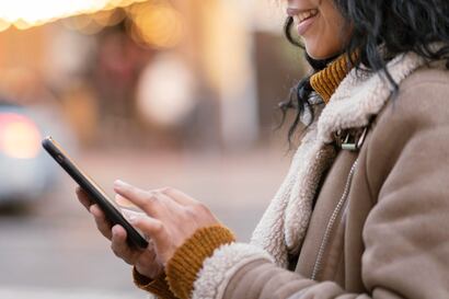 Una experta en ciberseguridad advierte: estos son los peligros de conectarte a una red Wi-Fi pública