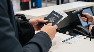 Los papeles que todo residente con Green Card debe llevar al viajar fuera de EE.UU. desde Florida