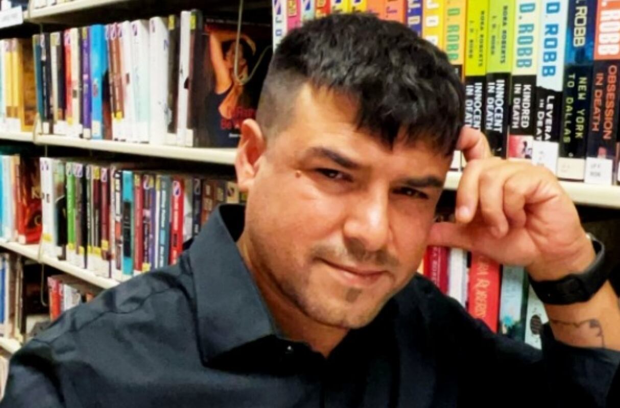 Iván Andía se inspira en sus recuerdos de adolescente para el estreno de su primer libro. (Foto: Instagram)