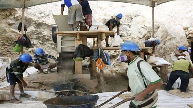 Puno: 400 mineros informales iniciaron proceso de formalización