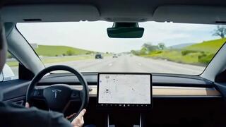 Tesla vetará a conductores que hagan mal uso de su sistema de conducción autónoma