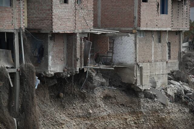 Viendas tienen el 50% de su estructura sosteniéndose, mientras que la otra mitad no tiene ningún tipo de soporte. (Foto: Jorge Cerdan/GEC)