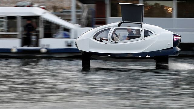 Crean un barco eléctrico que se eleva sobre el agua con alas de hidrodeslizador