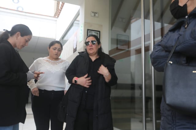 Familiares y amigos de Jaime Chincha llegaron a la capilla para darle el último adiós. Foto: Violeta Ayasta /@photo.gec