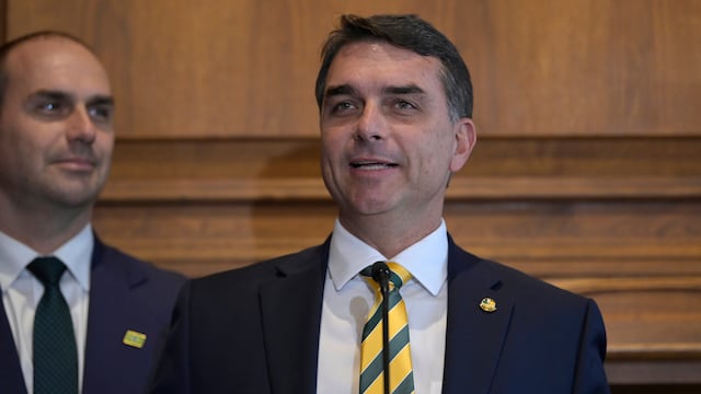 Flávio Bolsonaro promete a Trump adherirse a la alianza Escudo de las Américas si gana