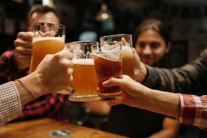 Refugios emocionales: por qué recurrimos al pan, al alcohol o al ejercicio para sentirnos mejor