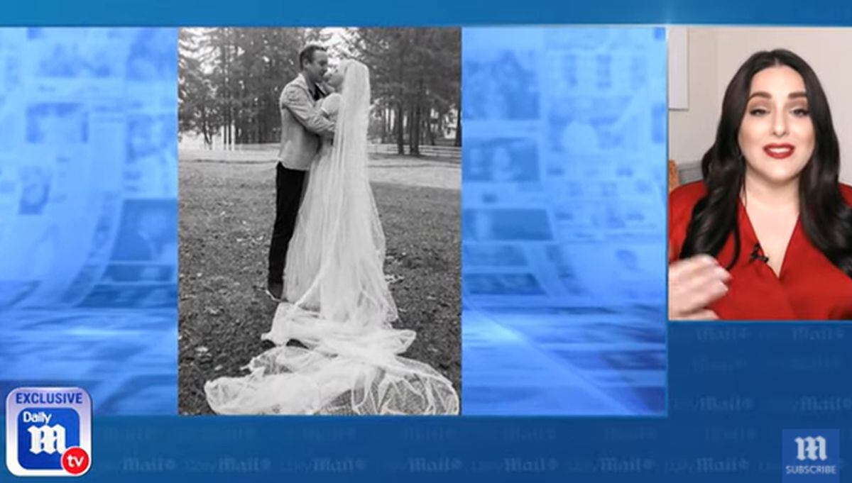 Pamela Anderson junto a su esposo Dan Hayhurst el día de su boda. (Foto: Captura Daily Mail)