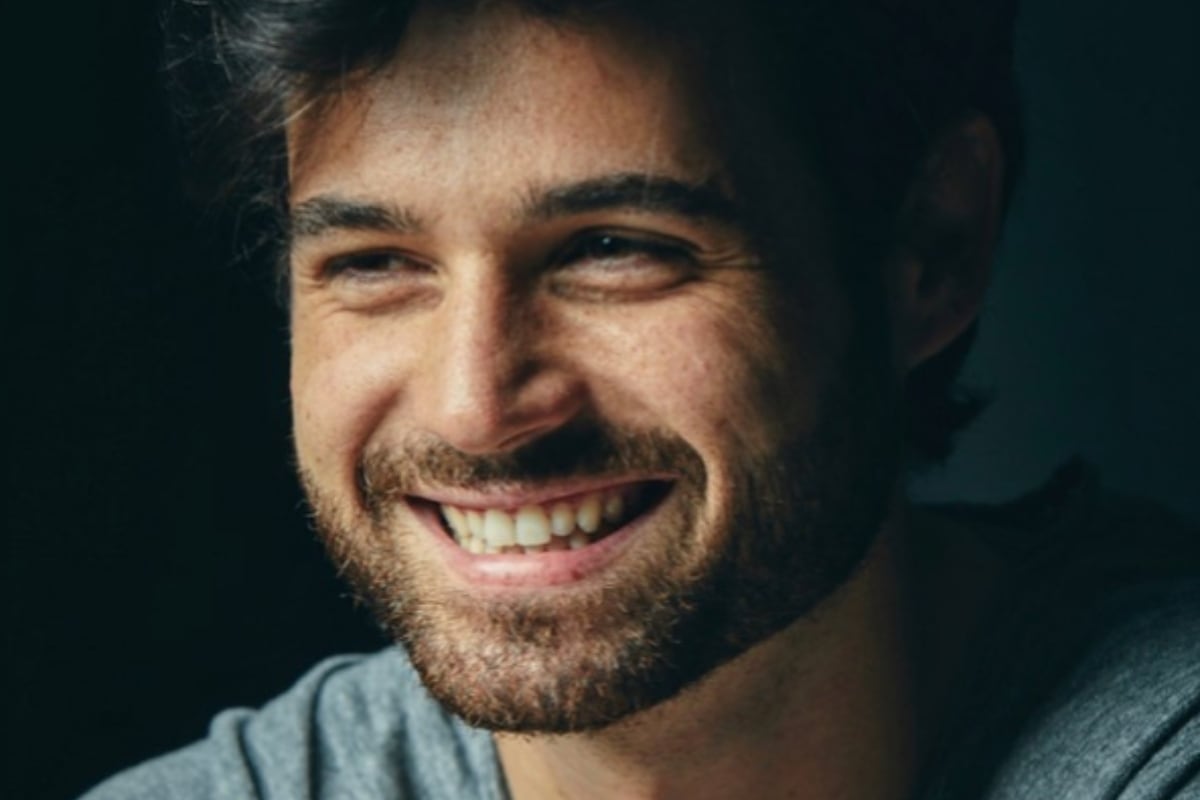 El actor sonriendo después del éxito de "La promesa" (Foto: Arturo Sancho / Instagram)