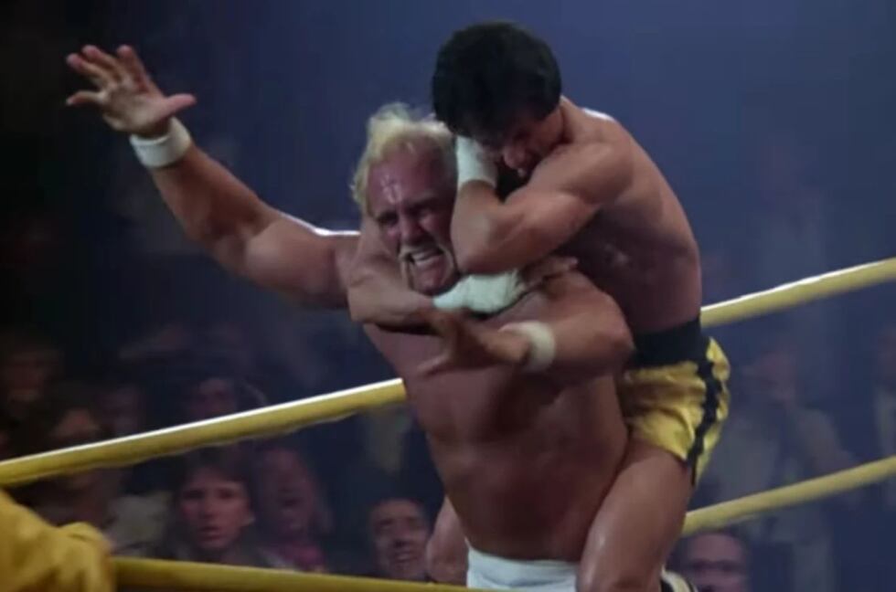 En "Rocky 3", Hulk Hogan interpretó a 'Thunderlips', un luchador que enfrenta a Rocky Balboa en una pelea benéfica. (Foto: Captura de video)