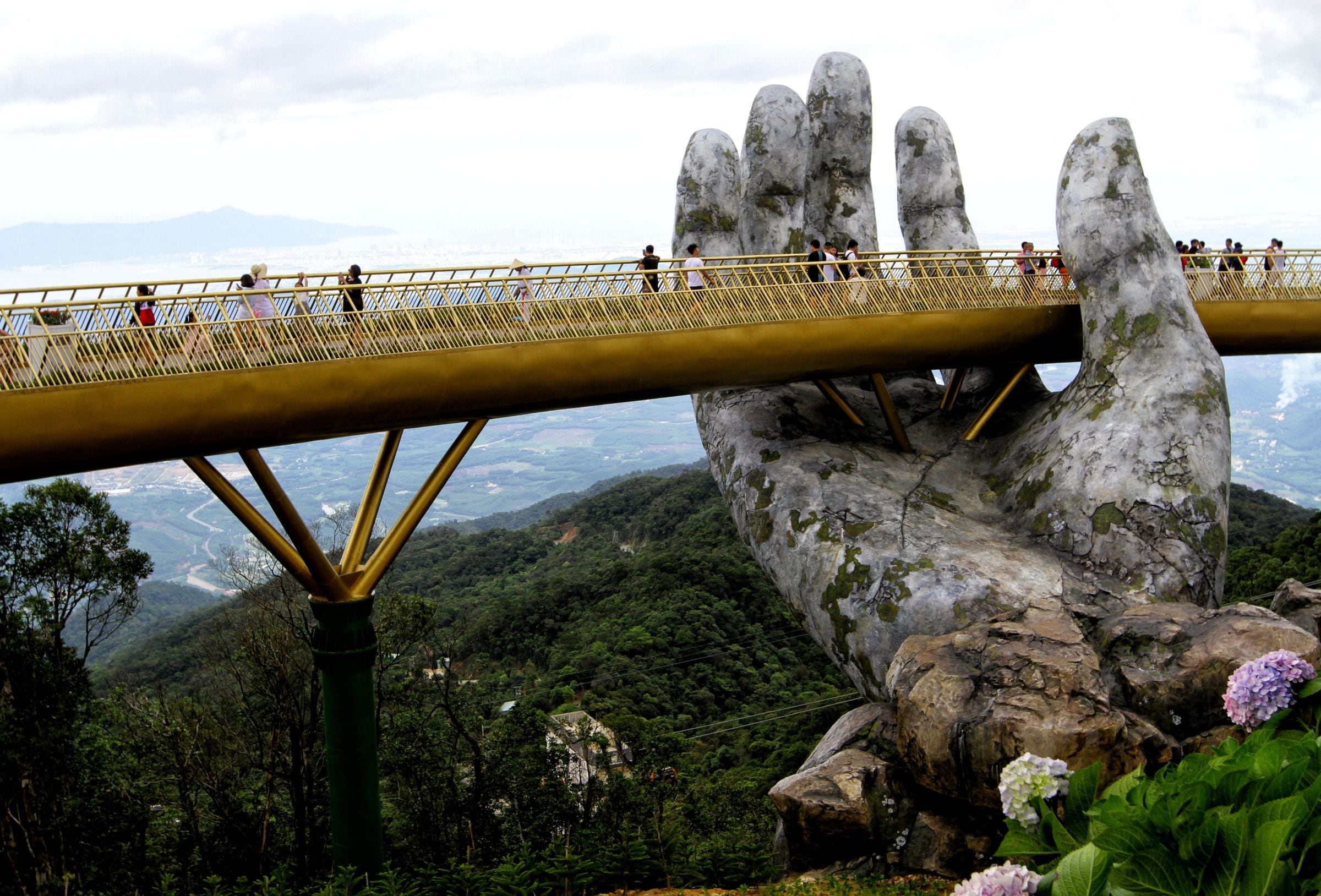 Las “Manos de Dios” o “Puente Dorado” es un gran atractivo de talla mundial (Foto: AFP)