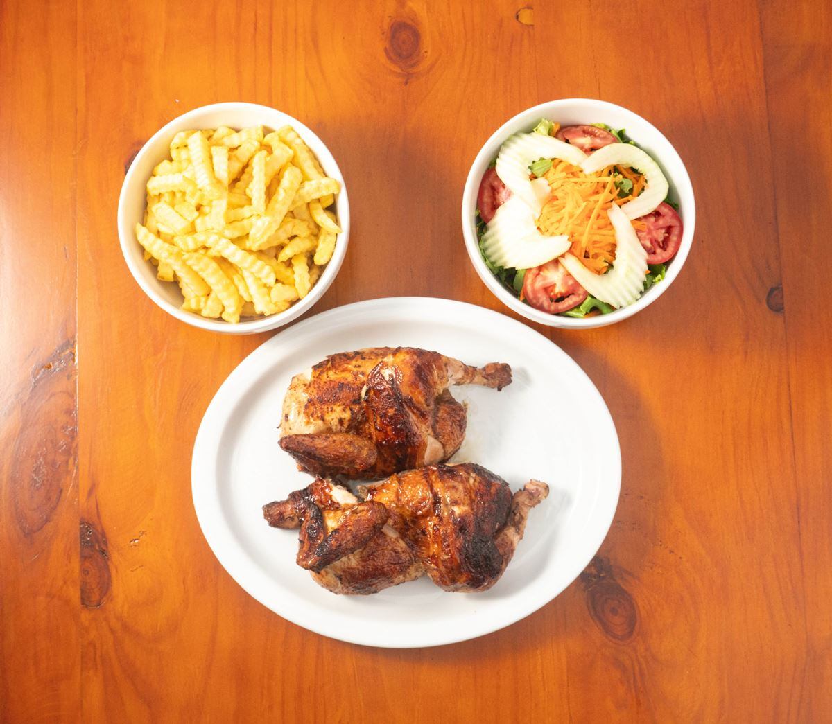 Kiriko se caracteriza por su pollo tierno y bien sazonado además de su ají pollero.