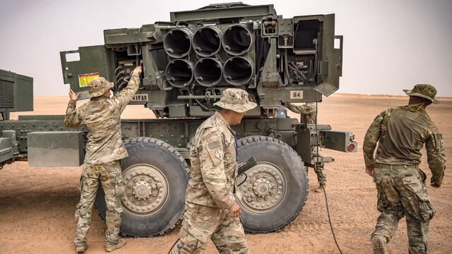 ¿Cómo es el sistema Himars que EE.UU. enviará a Ucrania para frenar el avance ruso?