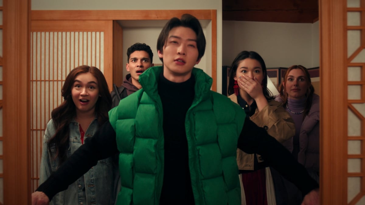 Anna Cathcart, Anthony Keyvan, Sang Heon Lee, Audrey Huynh y Jocelyn Shelfo en una escena de la temporada 2 de la serie "Besos Kitty" (Foto: Netflix)