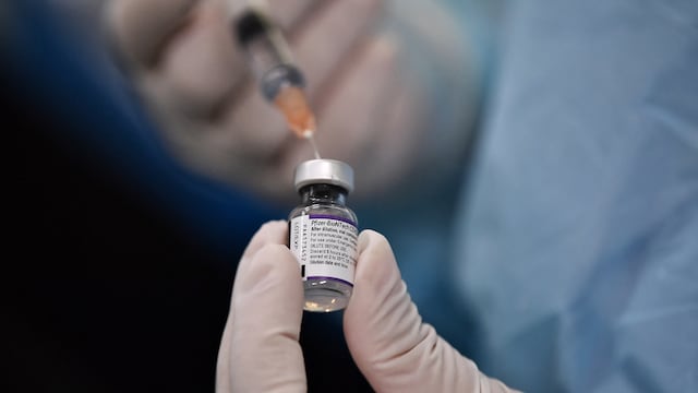 Vacuna Pfizer: Digemid advierte sobre posibles casos de miocarditis y pericarditis después de la vacunación