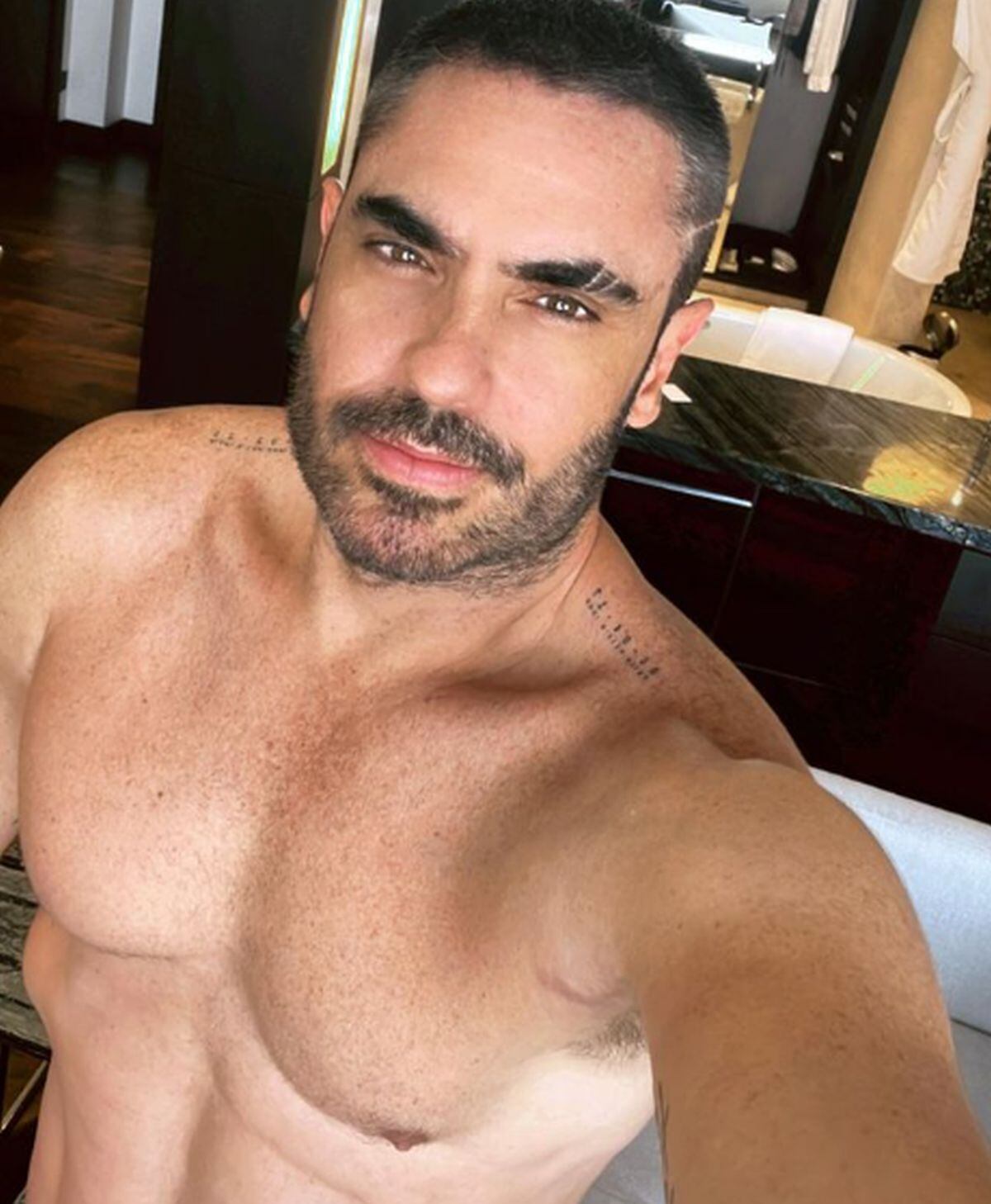 No cabe duda que al actor le gusta mantener una trabajada figura (Foto: Lincoln Palomeque / Instagram)