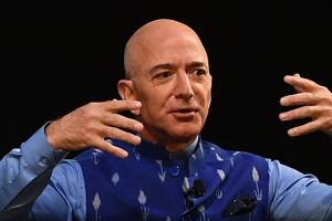 Qué es la “regla de las dos pizzas”, la fórmula de Jeff Bezos que llevó a Amazon a la cima