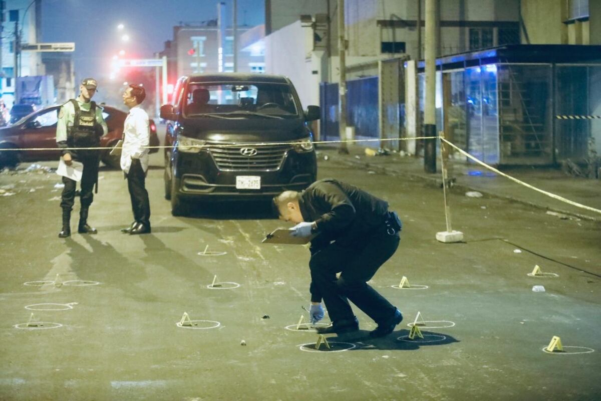 Delincuentes se enfrentan a balazos con la Policía en el Cercado tras robo de auto. (Foto: GEC)