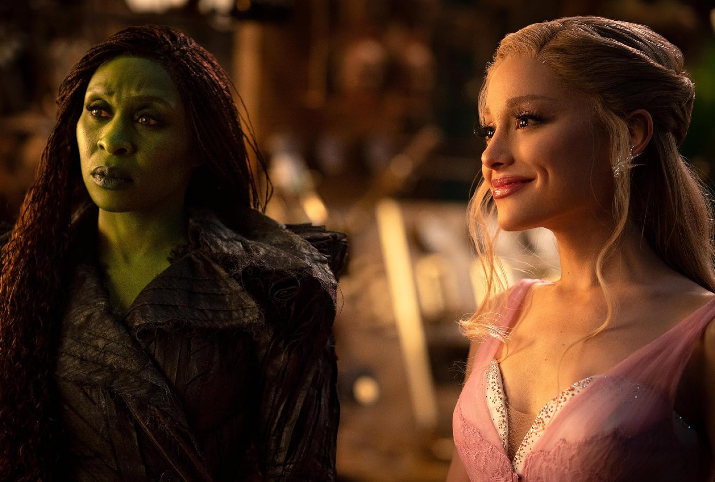 La amistad de Elphaba Thropp (Cynthia Erivo) y Glinda Upland (Ariana Grande) es puesta a prueba en la película "Wicked: Por siempre" (Foto: Universal Pictures)