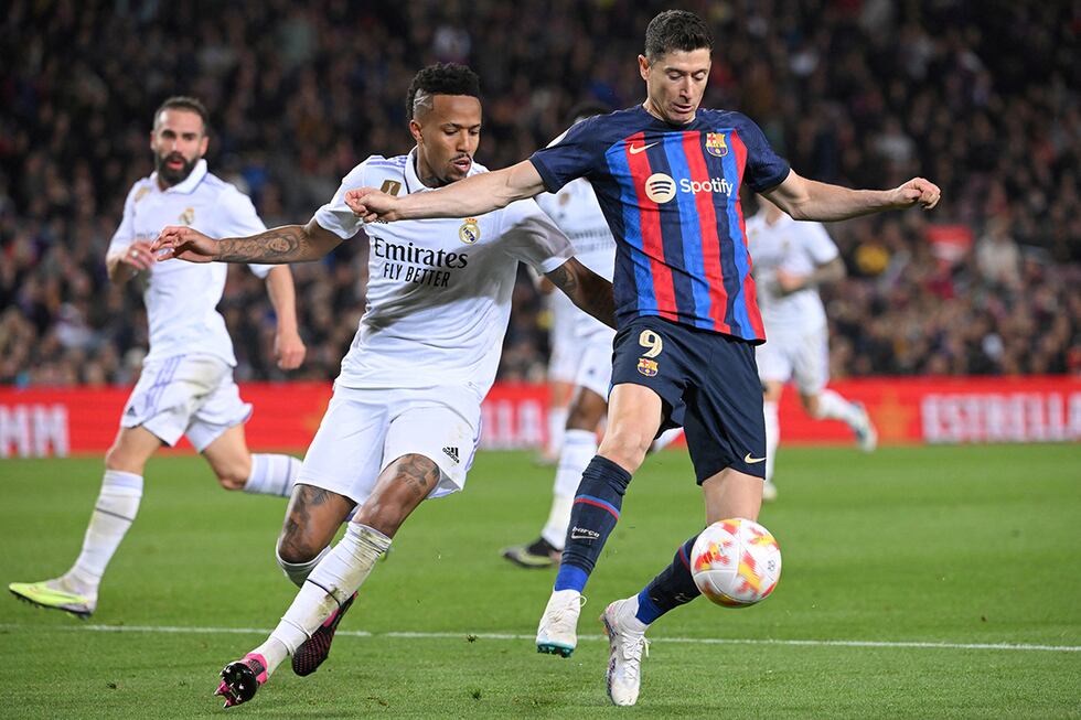 En El Comercio te compartimos los horarios del mundo para no perderte el duelo entre Real Madrid y Barcelona por LaLiga EA Sports. Foto: AFP