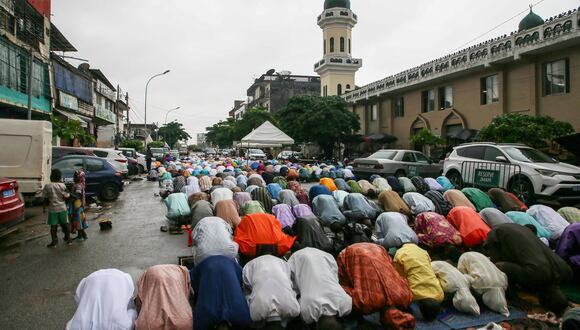 El 'hach' o peregrinación a La Meca, uno de los cinco pilares del islam, es obligatorio al menos una vez en la vida para cada musulmán cuya salud y recursos se lo permitan.. (Foto: EFE/EPA/LEGNAN KOULA)