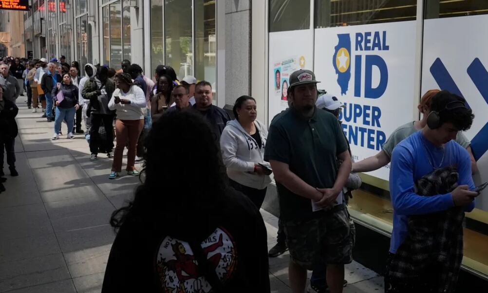 Muchas personas buscan tramitar su identificación Real ID (Foto: AFP)