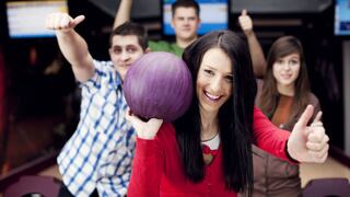 Estos son los principales beneficios de jugar bowling