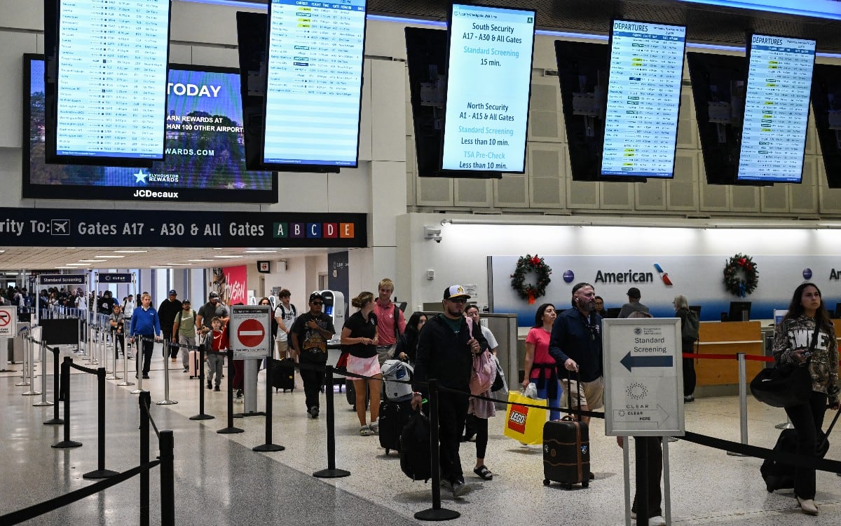 Tres aeropuertos de EE. UU. reemplazarán a agentes de la TSA por seguridad privada: qué cambiará para los viajeros