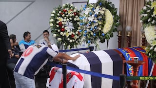 Lágrimas, arengas y el adiós a un ídolo del aliancismo: lo que no se vio del velorio de Hugo Sotil