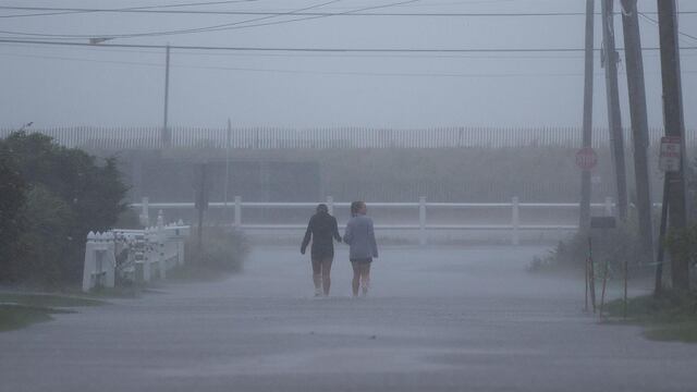 Centro Nacional de Huracanes advierte que tormenta subtropical Don se debilita en medio del Atlántico