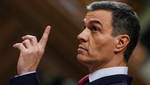 El presidente del Gobierno de España, Pedro Sánchez, habla en el Congreso de los Diputados de España. (EFE/Javier Lizón).