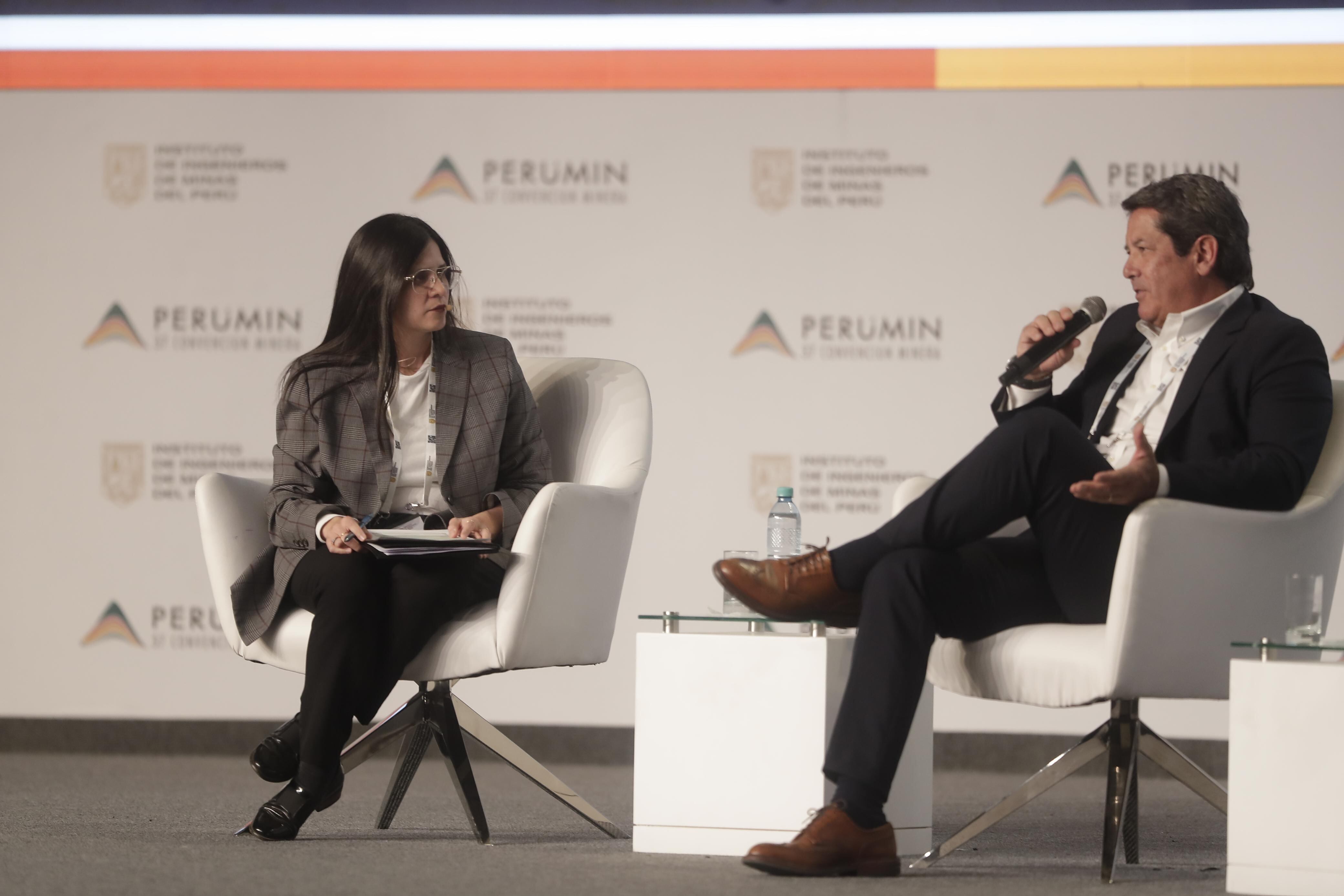 María Rosa Villalobos, editora de economía y Día1 de El Comercio, Diego Cavero, CEO del Banco de Crédito del Perú; Rosa María Flores - Araoz, CEO de Kallpa Generación; Humberto Nadal, CEO de Cementos Pacasmayo y Juan Stoessel, CEO de Hoteles Casa Andina | Foto: Hugo Pérez