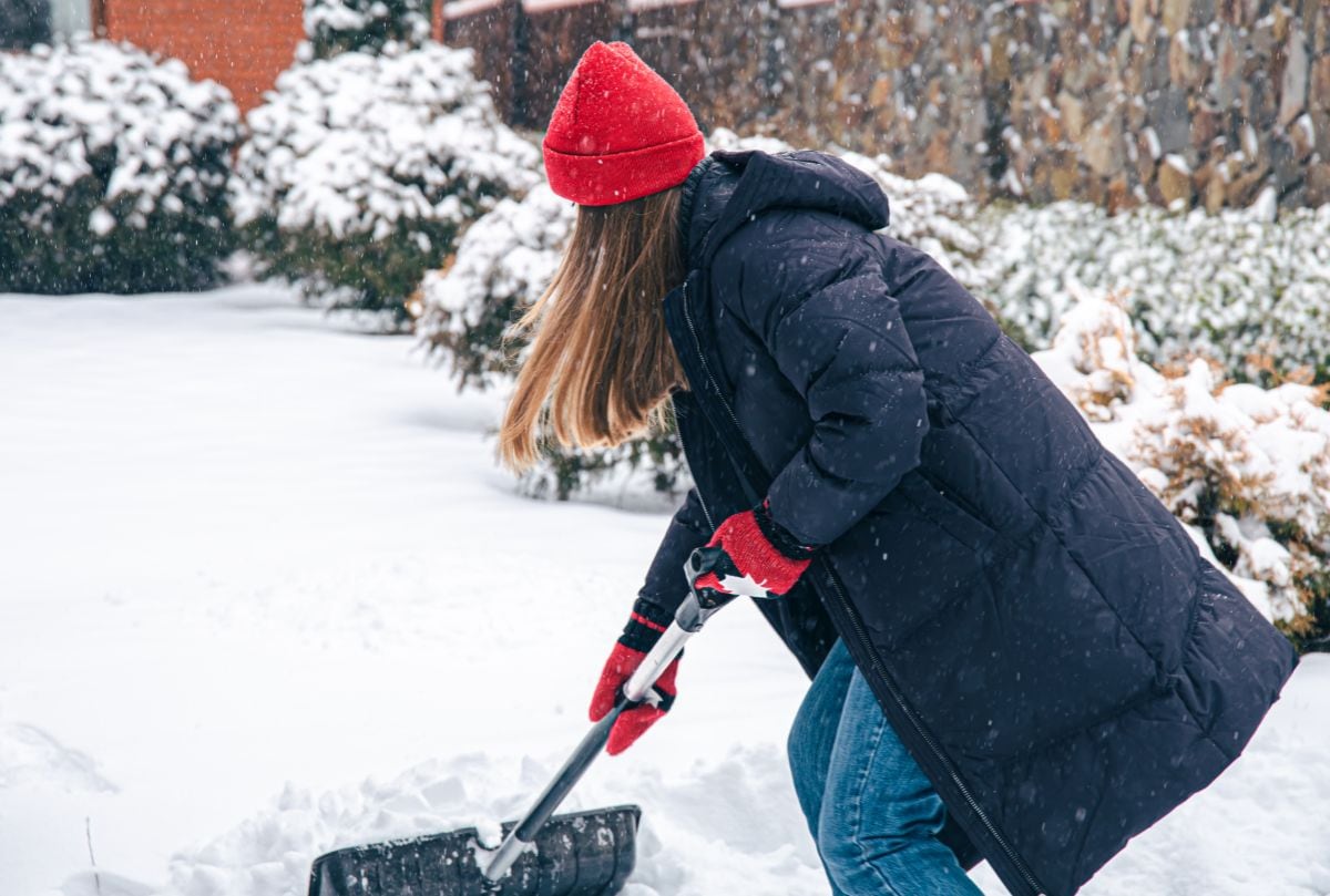Las acumulaciones de nieve ocasionarían complicaciones en los viajes. (Crédito: Freepik)