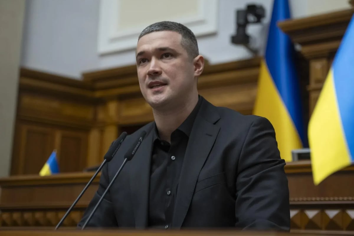 Zelensky tiene que "responder" sobre corrupción en su Gobierno, dice exministro de Defensa