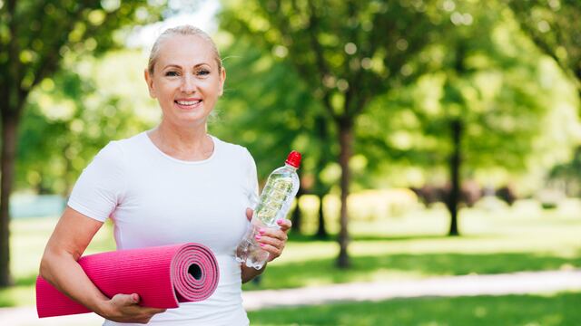 Bienestar a los 50: Los hábitos esenciales para una vida más saludable y enérgica