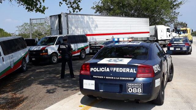 Policía detiene camión con 228 migrantes centroamericanos en el sur de México