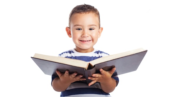 Si tu hijo no aprende a leer pasa dicha edad, se recomienda consultar con un pediatra para evaluar su situación particular.