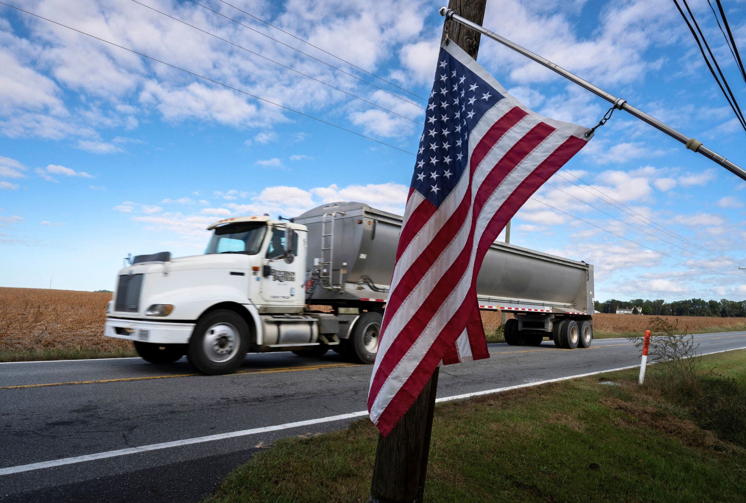 De los 200 mil conductores inmigrantes de camiones actuales, solo 10 mil serían elegibles bajo las nuevas reglas (Foto: AFP)