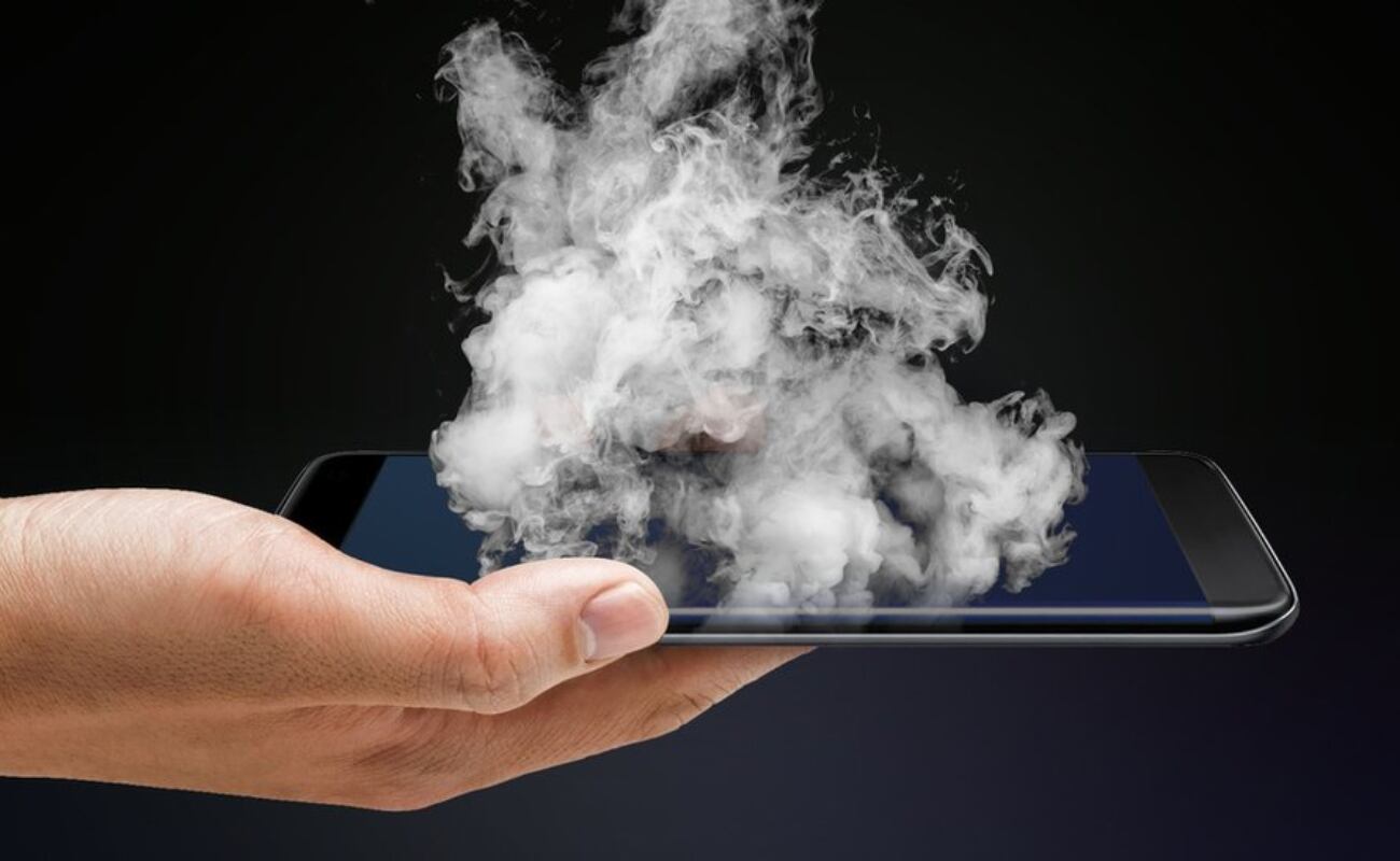 Es importante que el usuario verifique que su celular se encuentra en un mal estado, es decir, que su batería no carga correctamente y esto podría ser consecuencias de una mala práctica de uso o simplemente que el móvil tenga algunos defectos.