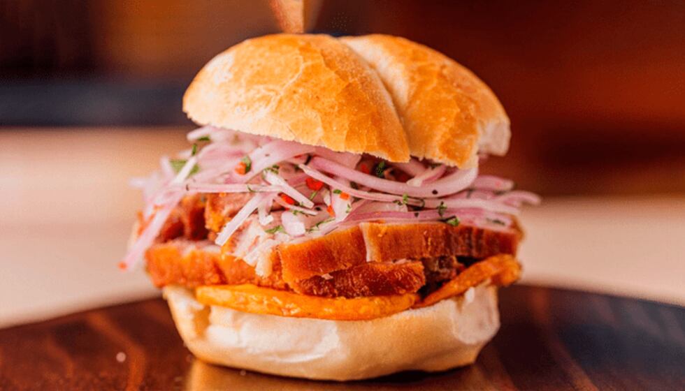 ¿Traición nacional? Influencers venezolanas cambian la arepa por el pan con chicharrón mientras se disputa la final del “Mundial de Desayunos”.