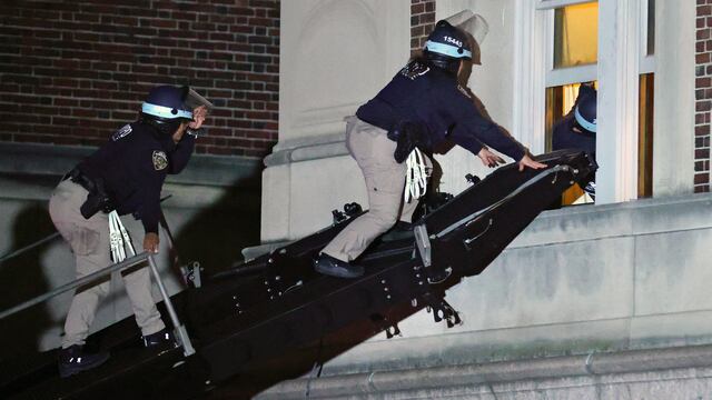 Universidad de Columbia: Policía de Nueva York irrumpe en edificio que había sido tomado por estudiantes 