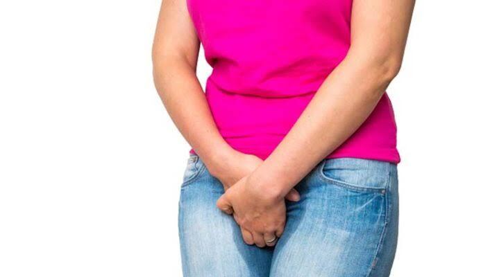 En las mujeres, por un lado, es un poco más común que en los varones, pues ciertas condiciones fisiológicas facilitan la aparición de esta enfermedad.