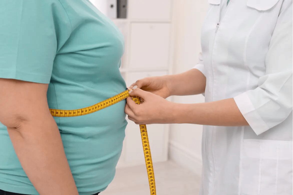Según información de la OMS, la obesidad es un problema de salud que puede llevar a otros males como diabetes e hipertensión, así como problemas cardiovasculares | Foto: Referencial