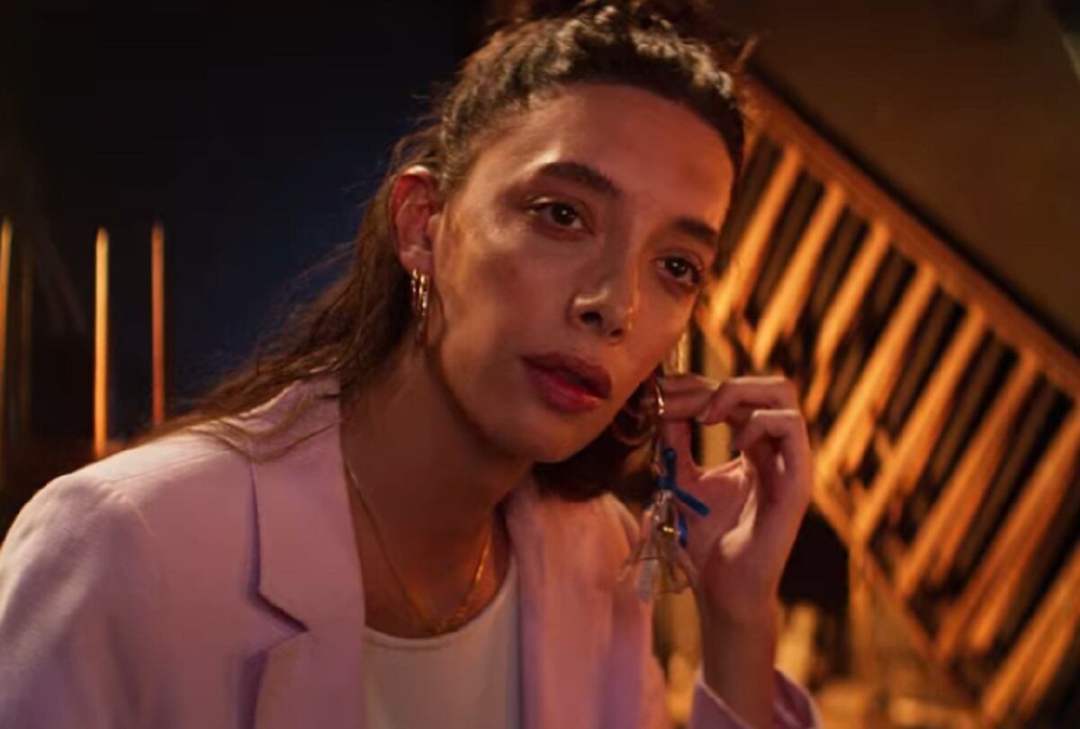 Mumy (Penélope Guerrero) logra escuchar la campañilla que su padre le regaló al final de la película argentina "Transmitzvah" (Foto: Star Distribution)