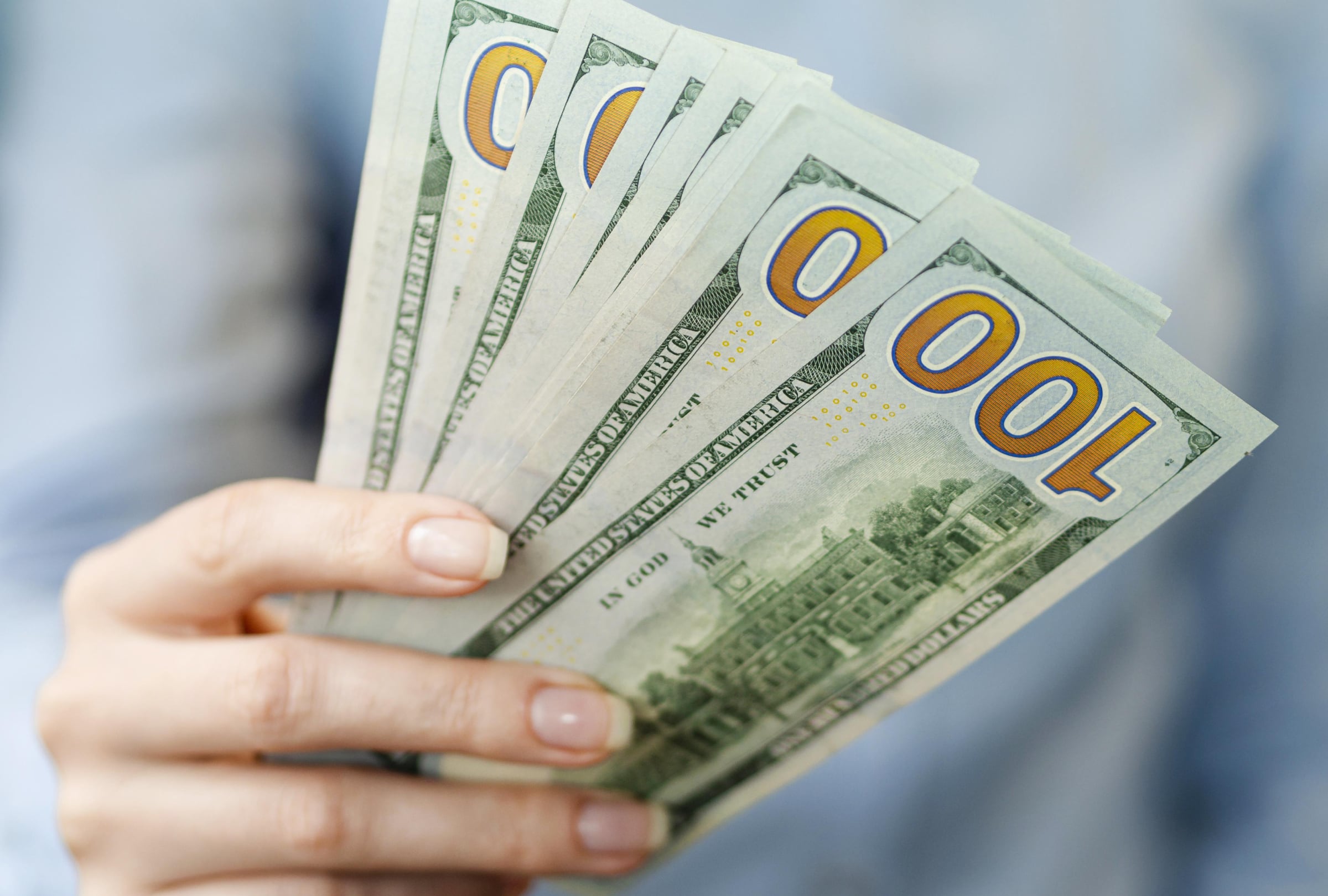 Los billetes de dólar estadounidense son, principalmente, de color verde (Foto: Freepik)