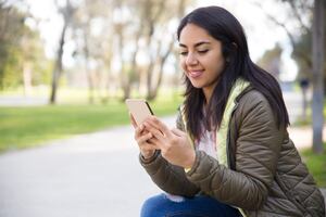 Latinoamérica destaca en la adopción de inteligencia artificial en smartphones con un uso cada vez más cotidiano