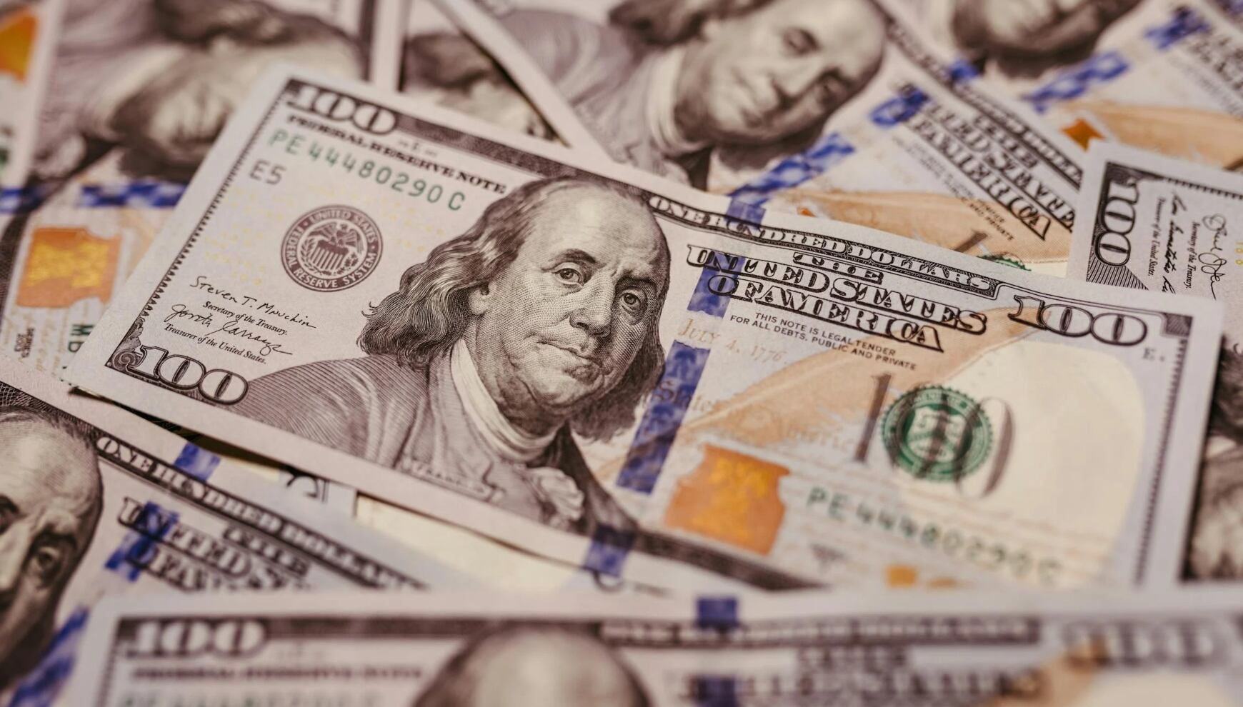 El Departamento del Tesoro de Estados Unidos tiene unos pasos infalibles para saber cuál billete de dólar es falso (Foto: Pexels)