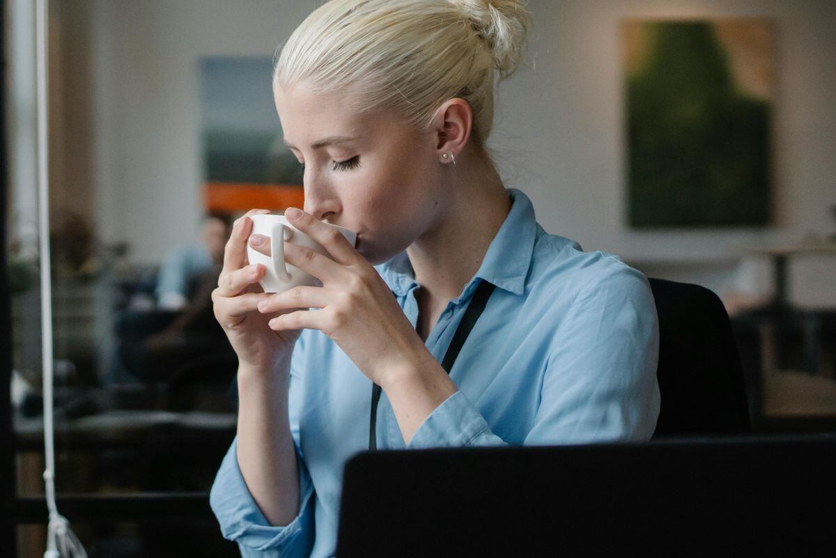 SALUD | Este es el número de tazas de café y té que debes tomar al día para proteger tu corazón. (Foto: Sora Shimazaki / Pexels)